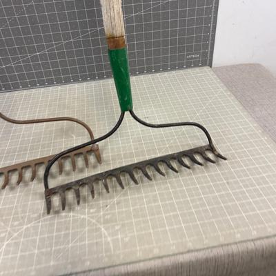 2 Rakes
