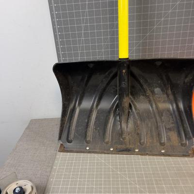 2 Snow Shovels 