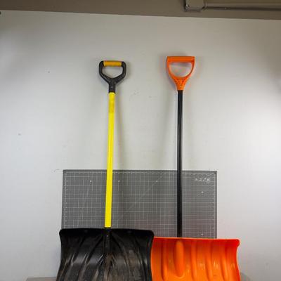 2 Snow Shovels 