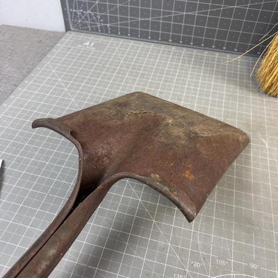 Broom & Flat Nose