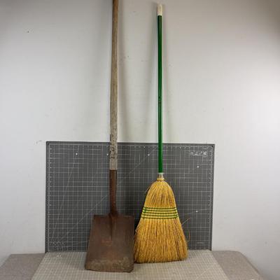 Broom & Flat Nose