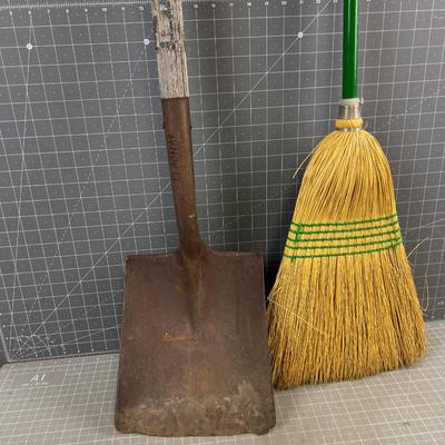 Broom & Flat Nose