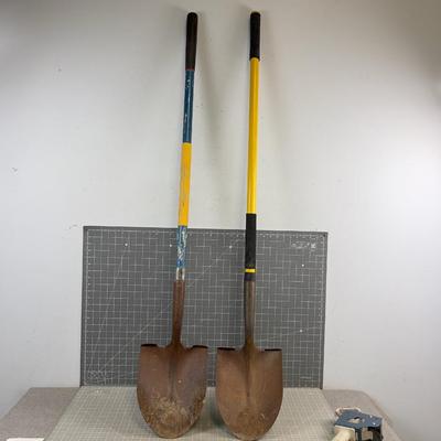 2 Round Nose Shovels 