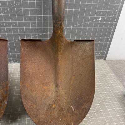 2 Round Nose Shovels 