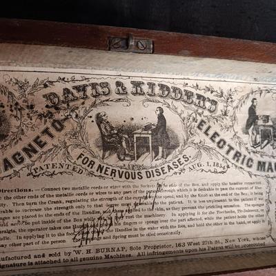 DAVIS & KIDDER'S ANTIQUE MAGNETO-ELECTRIC MACHINE FOR "NERVOUS DISEASES"