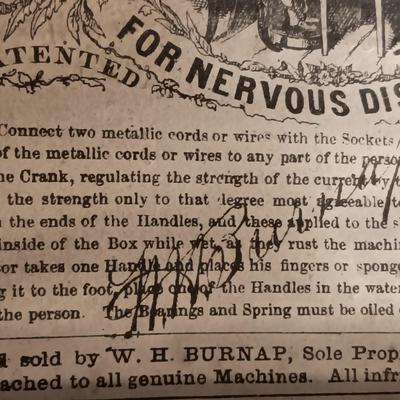 DAVIS & KIDDER'S ANTIQUE MAGNETO-ELECTRIC MACHINE FOR "NERVOUS DISEASES"