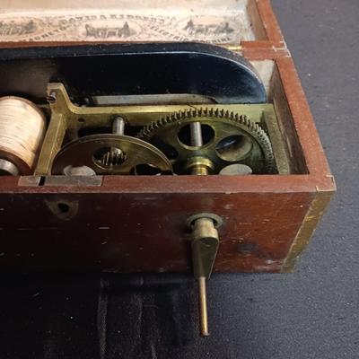 DAVIS & KIDDER'S ANTIQUE MAGNETO-ELECTRIC MACHINE FOR "NERVOUS DISEASES"