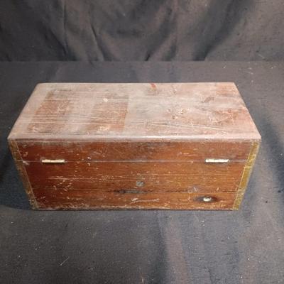 DAVIS & KIDDER'S ANTIQUE MAGNETO-ELECTRIC MACHINE FOR "NERVOUS DISEASES"