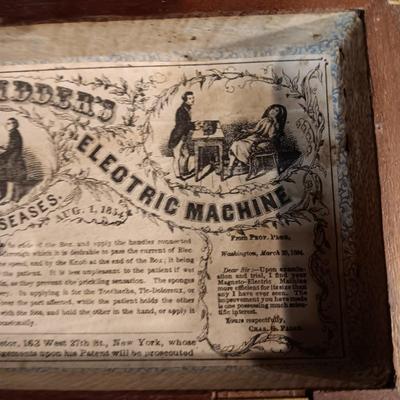 DAVIS & KIDDER'S ANTIQUE MAGNETO-ELECTRIC MACHINE FOR "NERVOUS DISEASES"