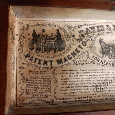 DAVIS & KIDDER'S ANTIQUE MAGNETO-ELECTRIC MACHINE FOR "NERVOUS DISEASES"
