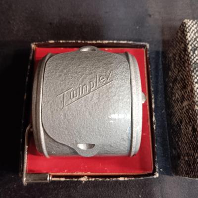 TWINPLEX STROPPER, SHARPENS DOUBLE EDGE RAZOR BLADES