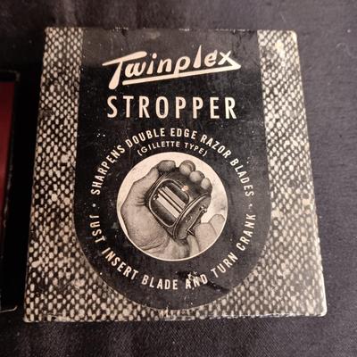 TWINPLEX STROPPER, SHARPENS DOUBLE EDGE RAZOR BLADES