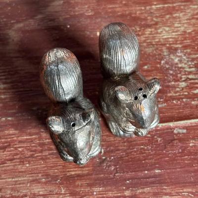 LOT 291: Fall Decor: Ceramic Pumpkins, Squirrel Salt/Pepper Shakers, Floral Center Piece and More