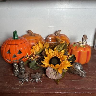 LOT 291: Fall Decor: Ceramic Pumpkins, Squirrel Salt/Pepper Shakers, Floral Center Piece and More
