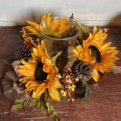 LOT 291: Fall Decor: Ceramic Pumpkins, Squirrel Salt/Pepper Shakers, Floral Center Piece and More