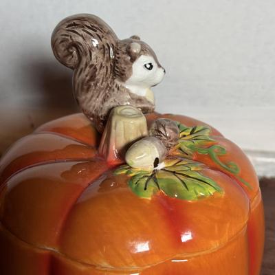 LOT 291: Fall Decor: Ceramic Pumpkins, Squirrel Salt/Pepper Shakers, Floral Center Piece and More