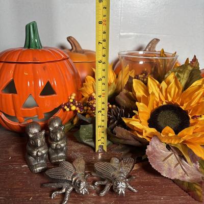LOT 291: Fall Decor: Ceramic Pumpkins, Squirrel Salt/Pepper Shakers, Floral Center Piece and More