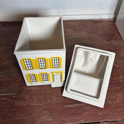 LOT 293: Vintage Mancer Canisters, Made in Italy