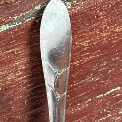 LOT 294: Oneida Lady Hamilton Community Flatware