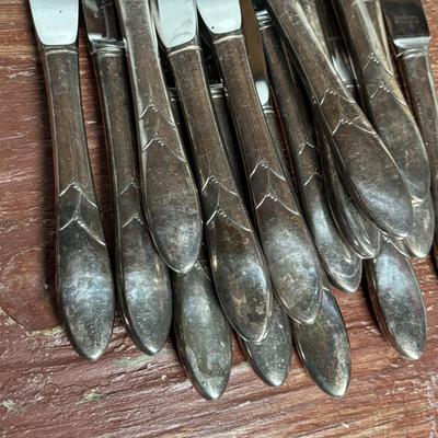 LOT 294: Oneida Lady Hamilton Community Flatware