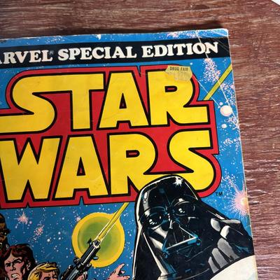 LOT 296: Vintage R2-D2 Cookies Jar (1977), Twentieth Century Fox Film Corporation, Marvel Special Edition Star Wars Comic Book, 1979 Star...