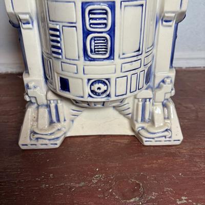 LOT 296: Vintage R2-D2 Cookies Jar (1977), Twentieth Century Fox Film Corporation, Marvel Special Edition Star Wars Comic Book, 1979 Star...