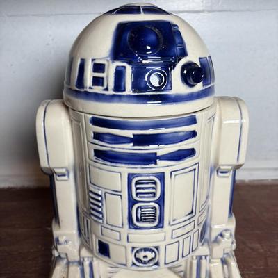 LOT 296: Vintage R2-D2 Cookies Jar (1977), Twentieth Century Fox Film Corporation, Marvel Special Edition Star Wars Comic Book, 1979 Star...