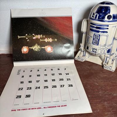 LOT 296: Vintage R2-D2 Cookies Jar (1977), Twentieth Century Fox Film Corporation, Marvel Special Edition Star Wars Comic Book, 1979 Star...