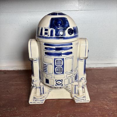 LOT 296: Vintage R2-D2 Cookies Jar (1977), Twentieth Century Fox Film Corporation, Marvel Special Edition Star Wars Comic Book, 1979 Star...