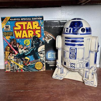 LOT 296: Vintage R2-D2 Cookies Jar (1977), Twentieth Century Fox Film Corporation, Marvel Special Edition Star Wars Comic Book, 1979 Star...