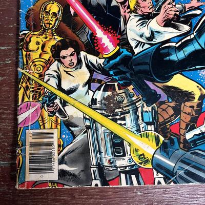 LOT 296: Vintage R2-D2 Cookies Jar (1977), Twentieth Century Fox Film Corporation, Marvel Special Edition Star Wars Comic Book, 1979 Star...