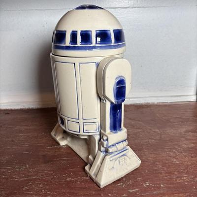 LOT 296: Vintage R2-D2 Cookies Jar (1977), Twentieth Century Fox Film Corporation, Marvel Special Edition Star Wars Comic Book, 1979 Star...