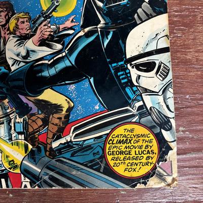 LOT 296: Vintage R2-D2 Cookies Jar (1977), Twentieth Century Fox Film Corporation, Marvel Special Edition Star Wars Comic Book, 1979 Star...