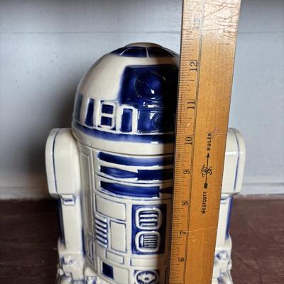 LOT 296: Vintage R2-D2 Cookies Jar (1977), Twentieth Century Fox Film Corporation, Marvel Special Edition Star Wars Comic Book, 1979 Star...
