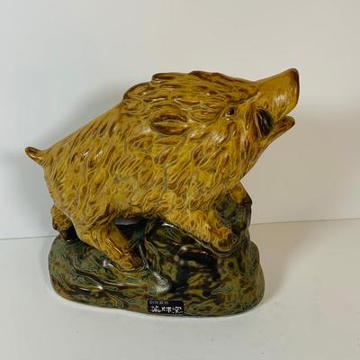 LOT 301: Lenox Bobcat Collectors Plate and Wild Boar Figurine and More