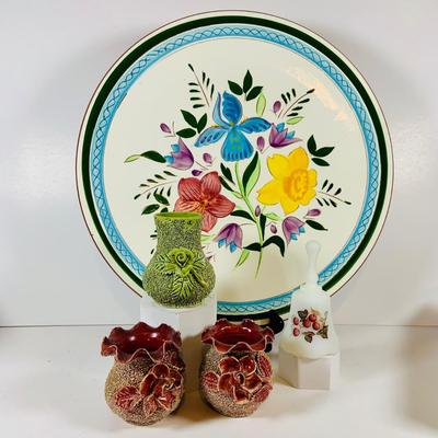 LOT 325: Large Stangl Floral Platter, Fenton Bell and Set of Three (3) Sand Majolica Vases