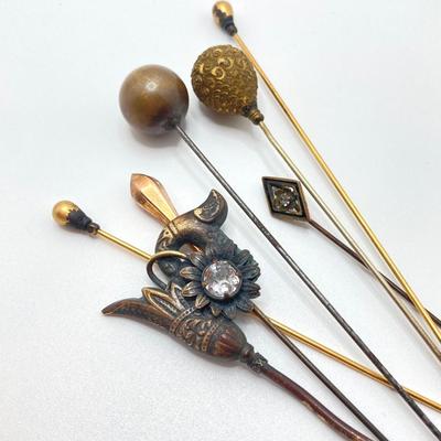 LOT 339: Collection of Vintage / Antique Hat Pins