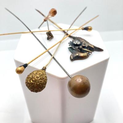 LOT 339: Collection of Vintage / Antique Hat Pins