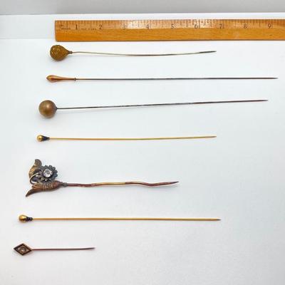 LOT 339: Collection of Vintage / Antique Hat Pins