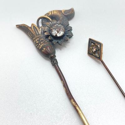 LOT 339: Collection of Vintage / Antique Hat Pins