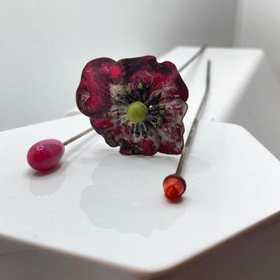 LOT 340: Colorful Vintage / Antique Hat Pins
