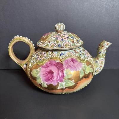 LOT 362: Unmarked Moriage China Tea Set