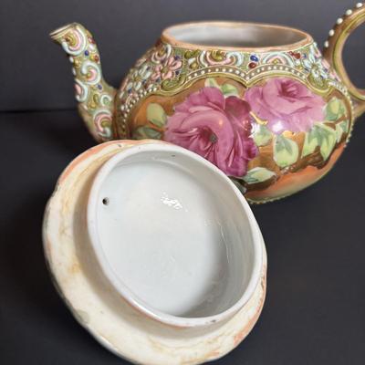 LOT 362: Unmarked Moriage China Tea Set
