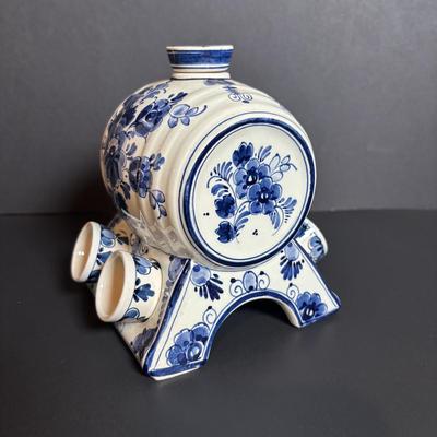 LOT 363: Wedgewood Grosvenor Blue Swag Pattern Platter and Delft Blue Decanter/Jug Set, Tea Caddy & Ashtray