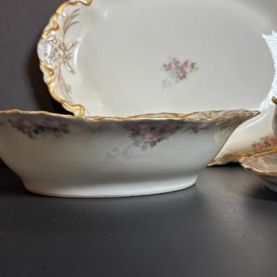LOT 364: Vintage Haviland France Porcelain China Collection