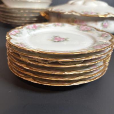 LOT 364: Vintage Haviland France Porcelain China Collection