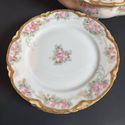 LOT 364: Vintage Haviland France Porcelain China Collection