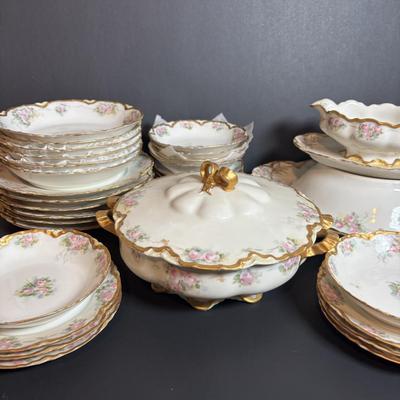 LOT 364: Vintage Haviland France Porcelain China Collection