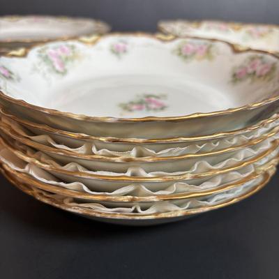 LOT 364: Vintage Haviland France Porcelain China Collection