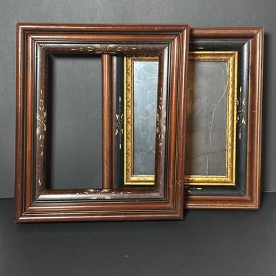 LOT 379: Pair of Vintage/Antique Wooden Picture Frames